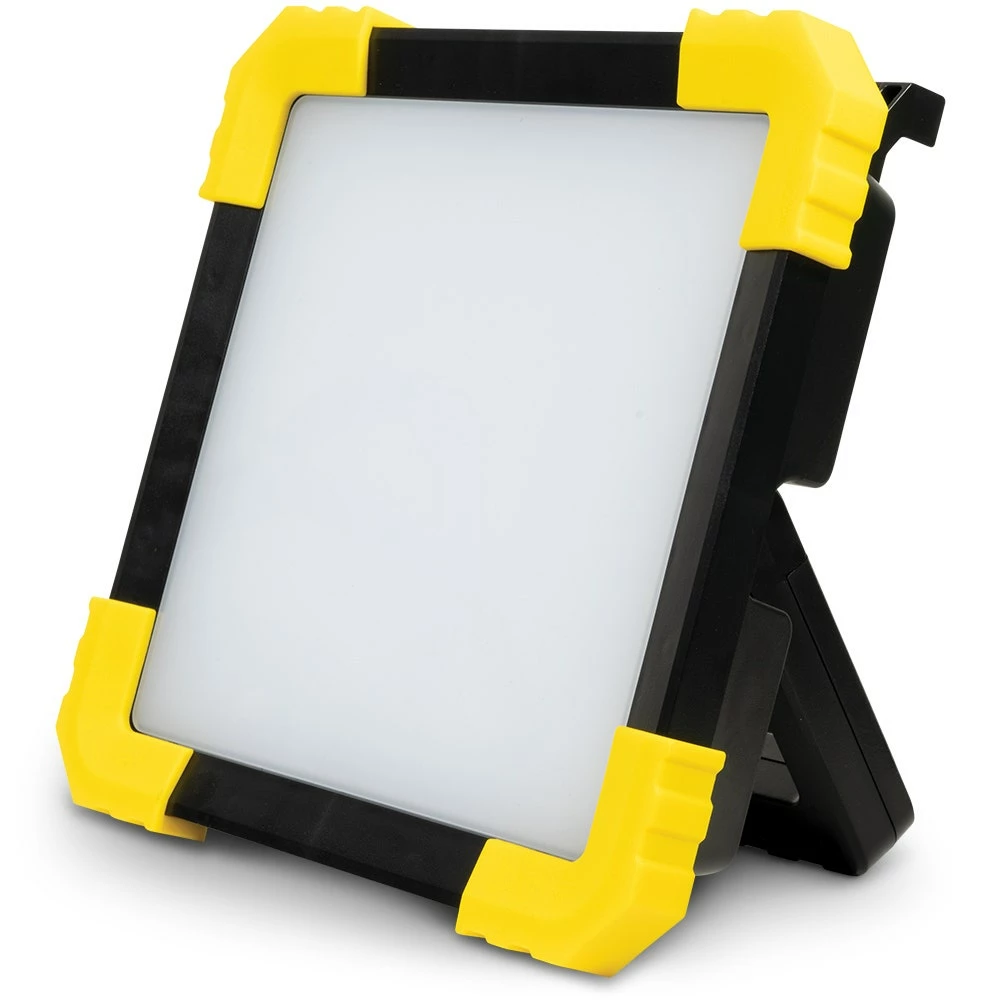 DETROIT 50W LED Worklight With Extension Socket DET50WACLED 3 DETROIT 50W LED Worklight With Extension Socket DET50WACLED