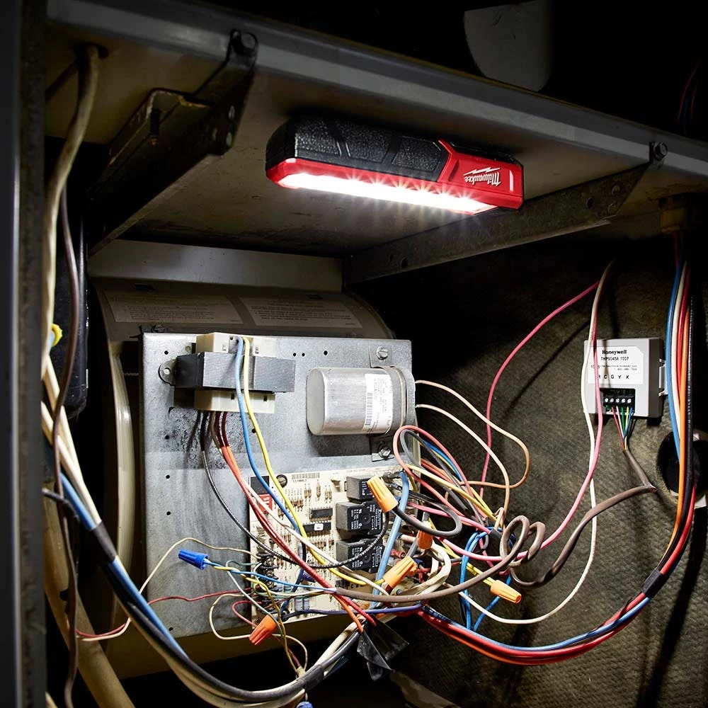 MILWAUKEE USB Rechargeable Pocket Flood Light Kit L4FL201 13 MILWAUKEE USB Rechargeable Pocket Flood Light Kit L4FL201 - Image 11