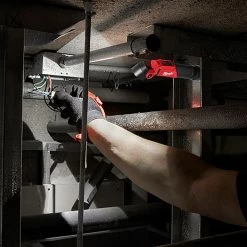 MILWAUKEE USB Rechargeable Pivoting Flashlight L4PWL201 -GORILLA SHOP unnamed file 466