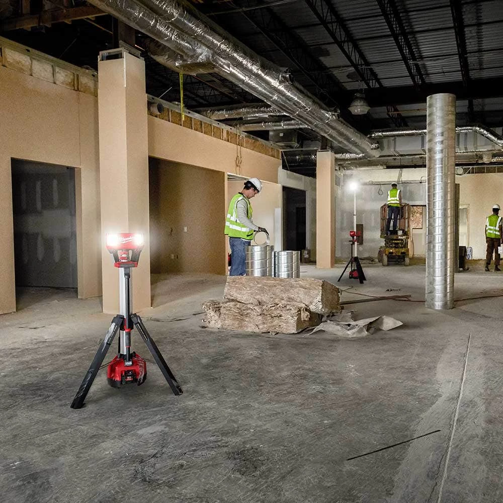 MILWAUKEE 18V/240V High Output Stand Area Light/Charger M18HOSALC-0 13 MILWAUKEE 18V/240V High Output Stand Area Light/Charger M18HOSALC-0 - Image 11