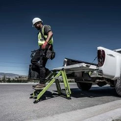 LITTLE GIANT Fibreglass Jumbo Step W. Handrail 11933 36 LITTLE GIANT Fibreglass Jumbo Step W. Handrail 11933 -GORILLA SHOP unnamed file 824