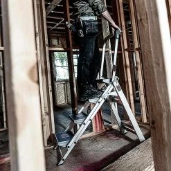 LITTLE GIANT Safety Step 4 - With Bar 10410BA440 -GORILLA SHOP unnamed file 113