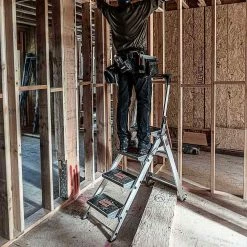 LITTLE GIANT Safety Step 4 - With Bar 10410BA440 -GORILLA SHOP unnamed file 115