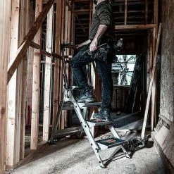 LITTLE GIANT Safety Step 4 - With Bar 10410BA440 -GORILLA SHOP unnamed file 116