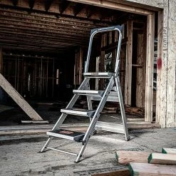 LITTLE GIANT Safety Step 4 - With Bar 10410BA440 -GORILLA SHOP unnamed file 117