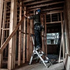 LITTLE GIANT Safety Step 3 - With Bar 10310BA440 -GORILLA SHOP unnamed file 126